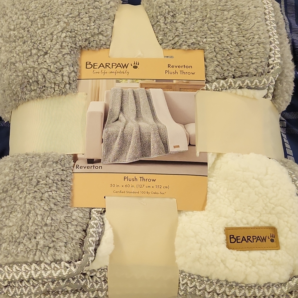 BearPaw Cozy Gray and Cream Throw - Picture 5 of 5